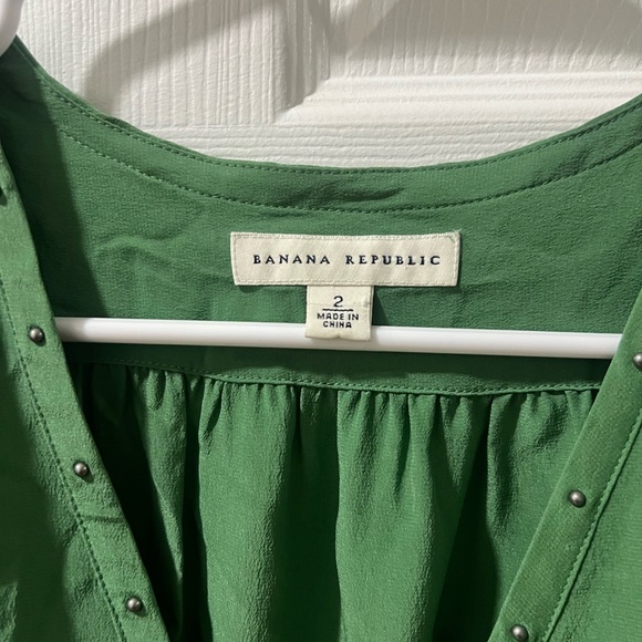 Banana republic 100% silk green dress size 2 midi length short sleeve - Picture 2 of 4